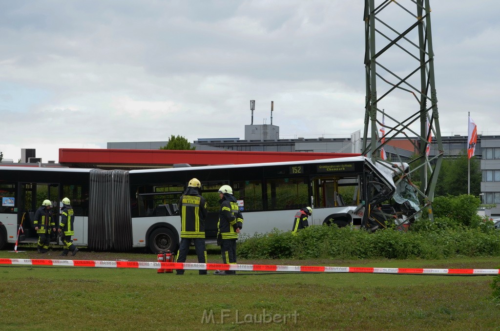 Schwerer Bus Unfall Koeln Porz Gremberghoven Neuenhofstr P132.JPG - Miklos Laubert